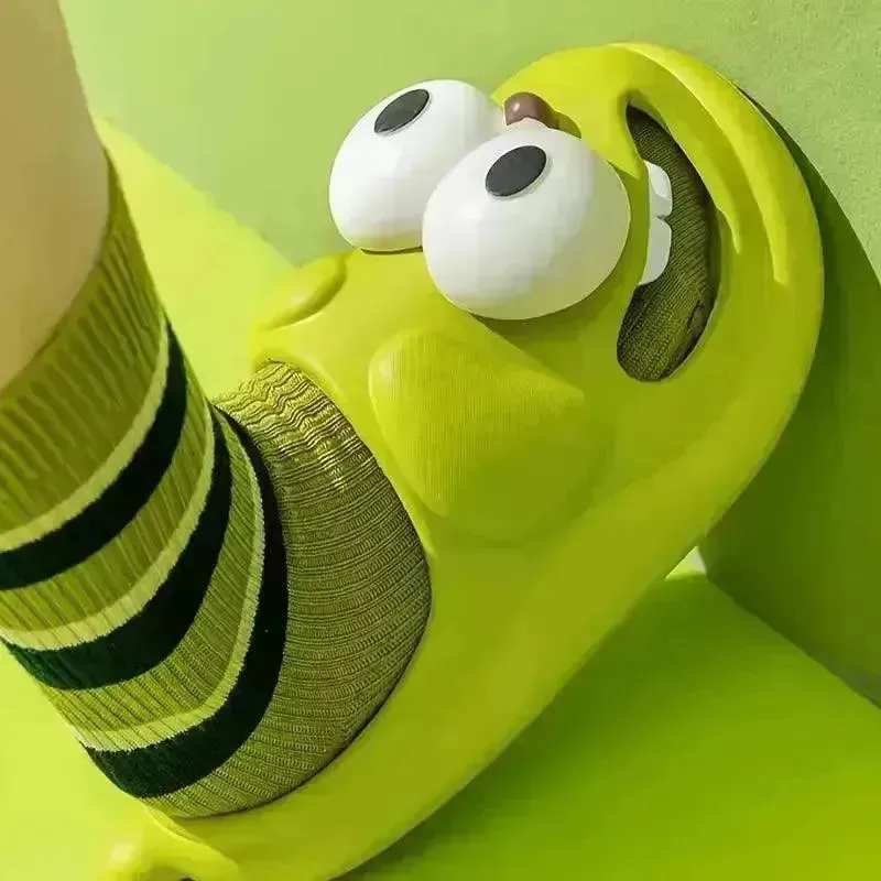 Adorable Kissing Cartoon Fashion Slides