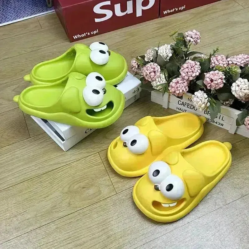 Adorable Kissing Cartoon Fashion Slides
