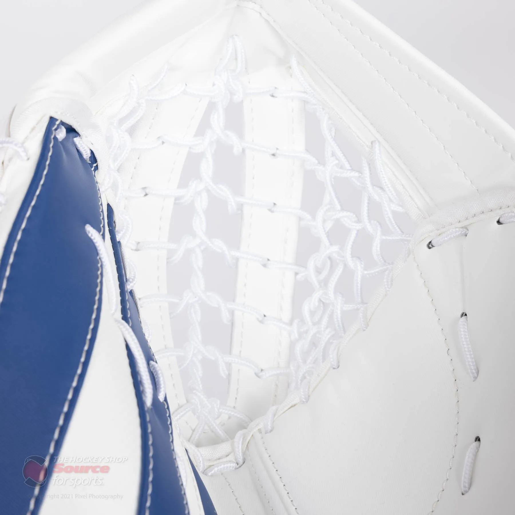 CCM Extreme Flex E5.5 Junior Goalie Catcher