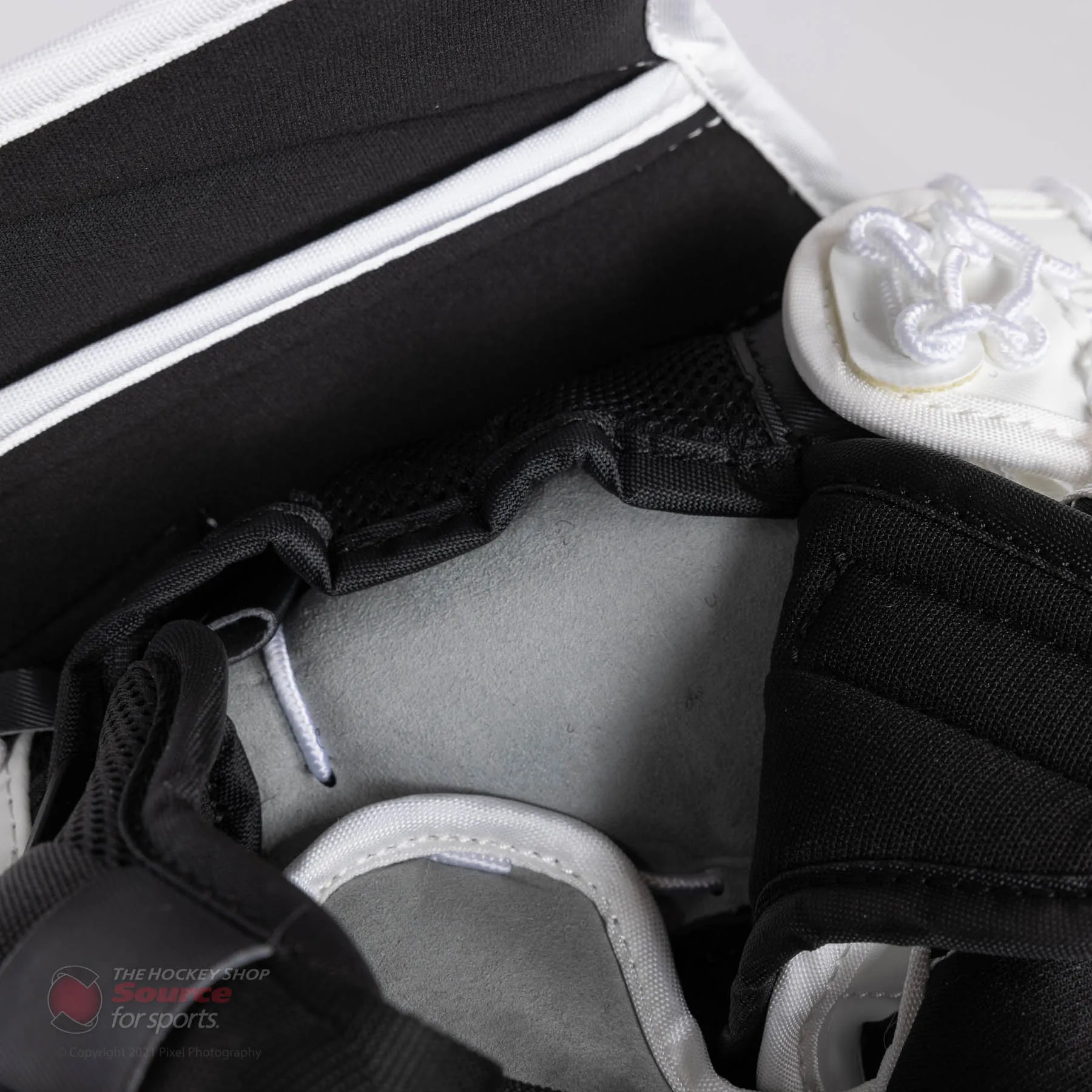 CCM Extreme Flex E5.5 Junior Goalie Catcher