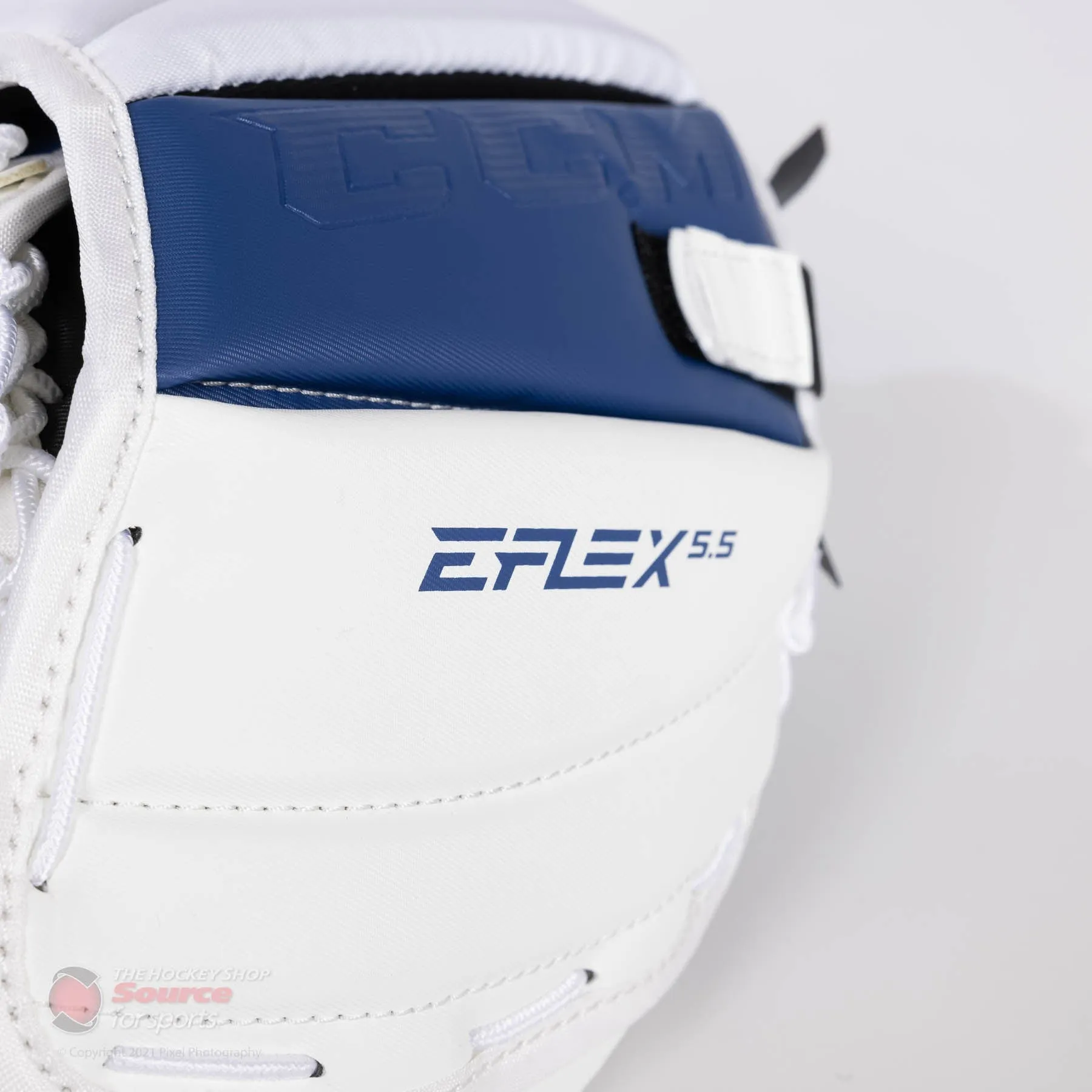 CCM Extreme Flex E5.5 Junior Goalie Catcher