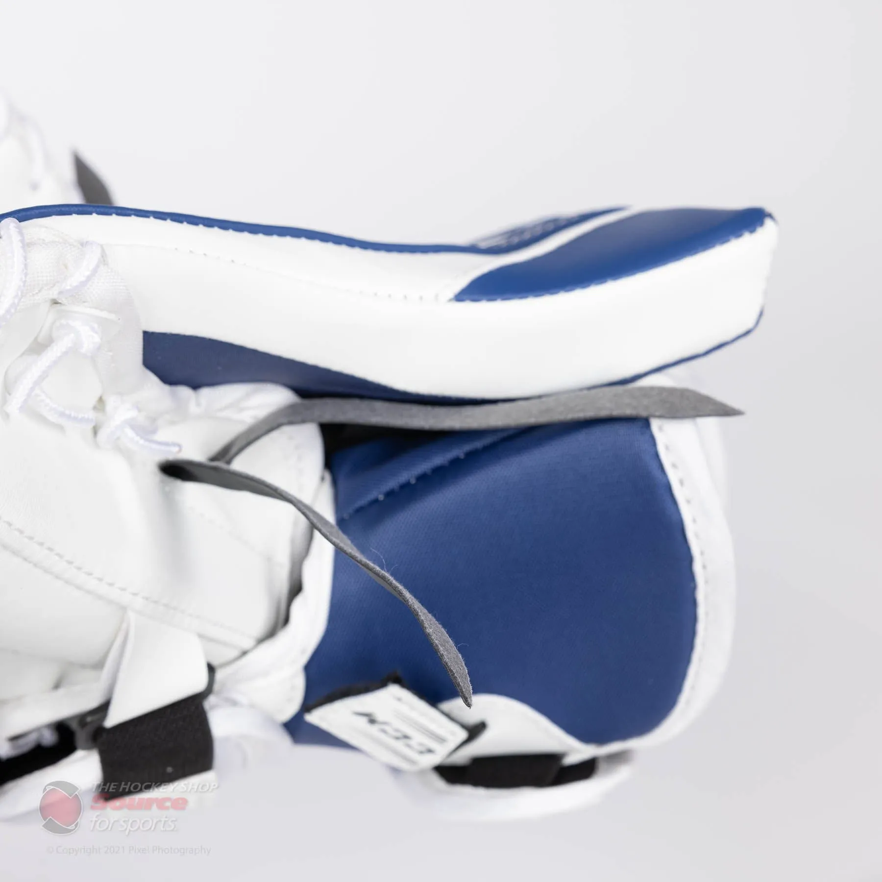 CCM Extreme Flex E5.5 Junior Goalie Catcher