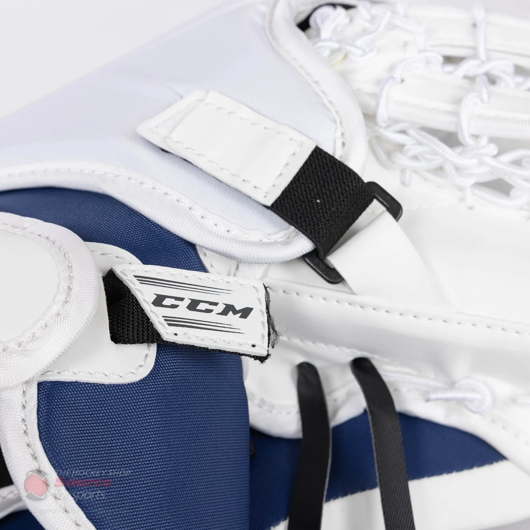 CCM Extreme Flex E5.5 Junior Goalie Catcher