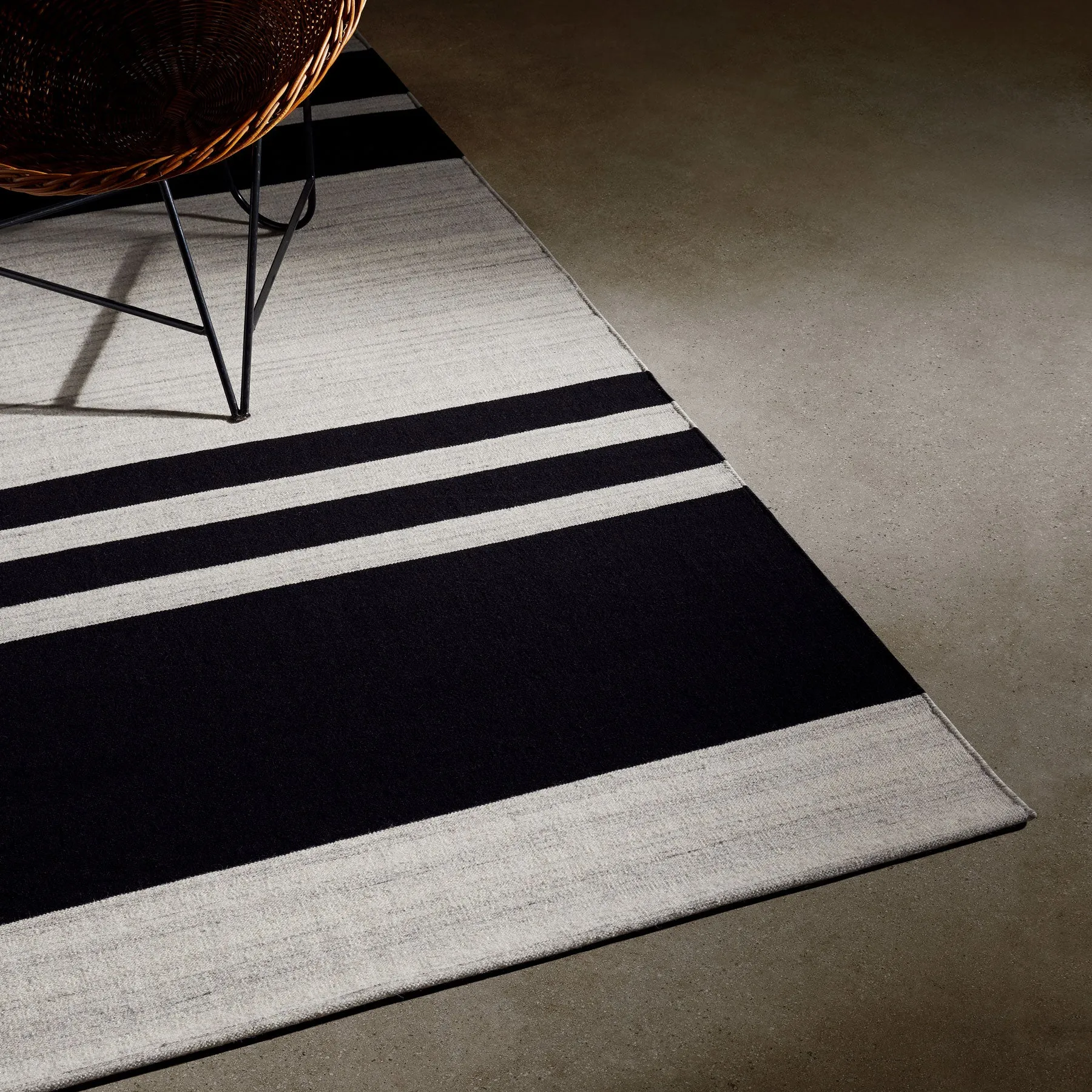 Multi Stripe Area Rug 8Ft X 10Ft - Natural/Black Stripe
