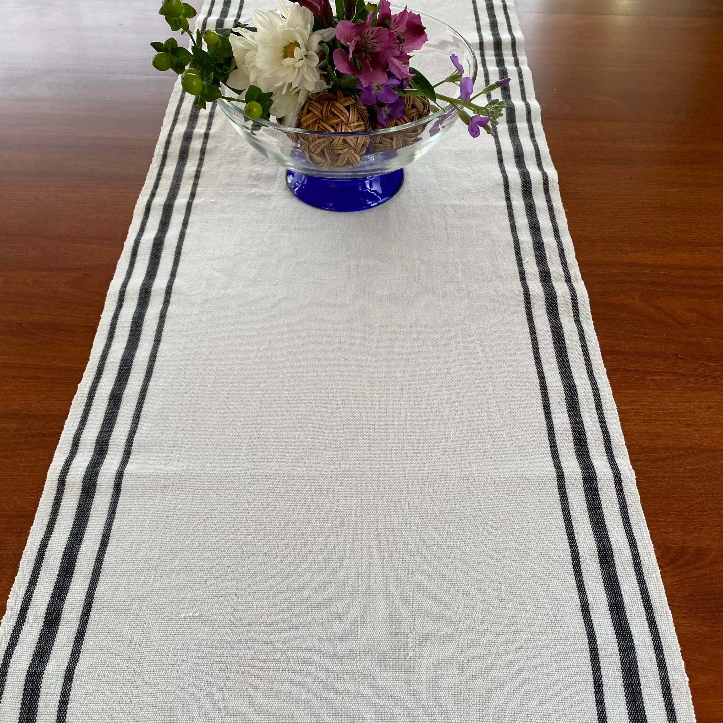 Nisa table runner