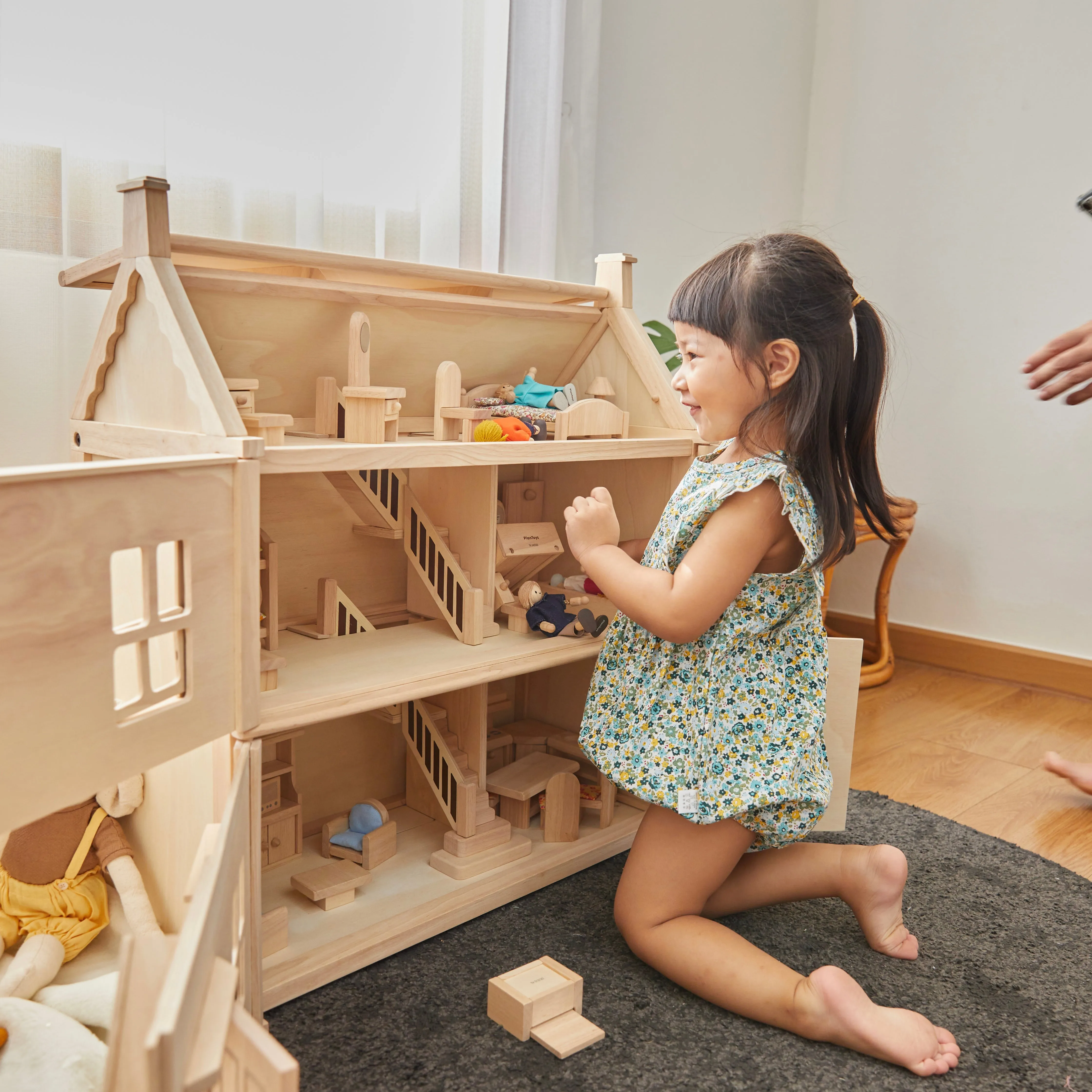 PlanToys Victorian Dollhouse