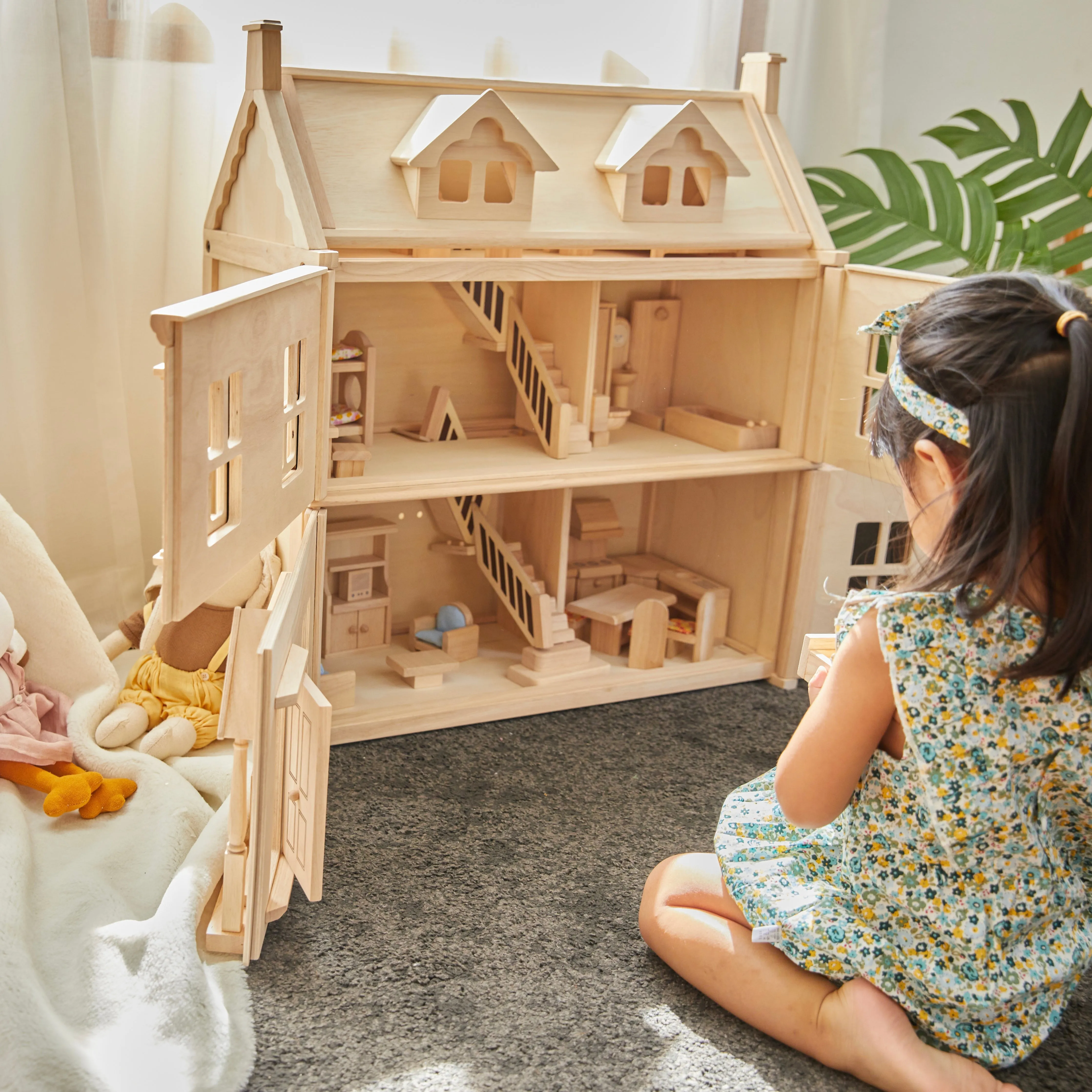 PlanToys Victorian Dollhouse