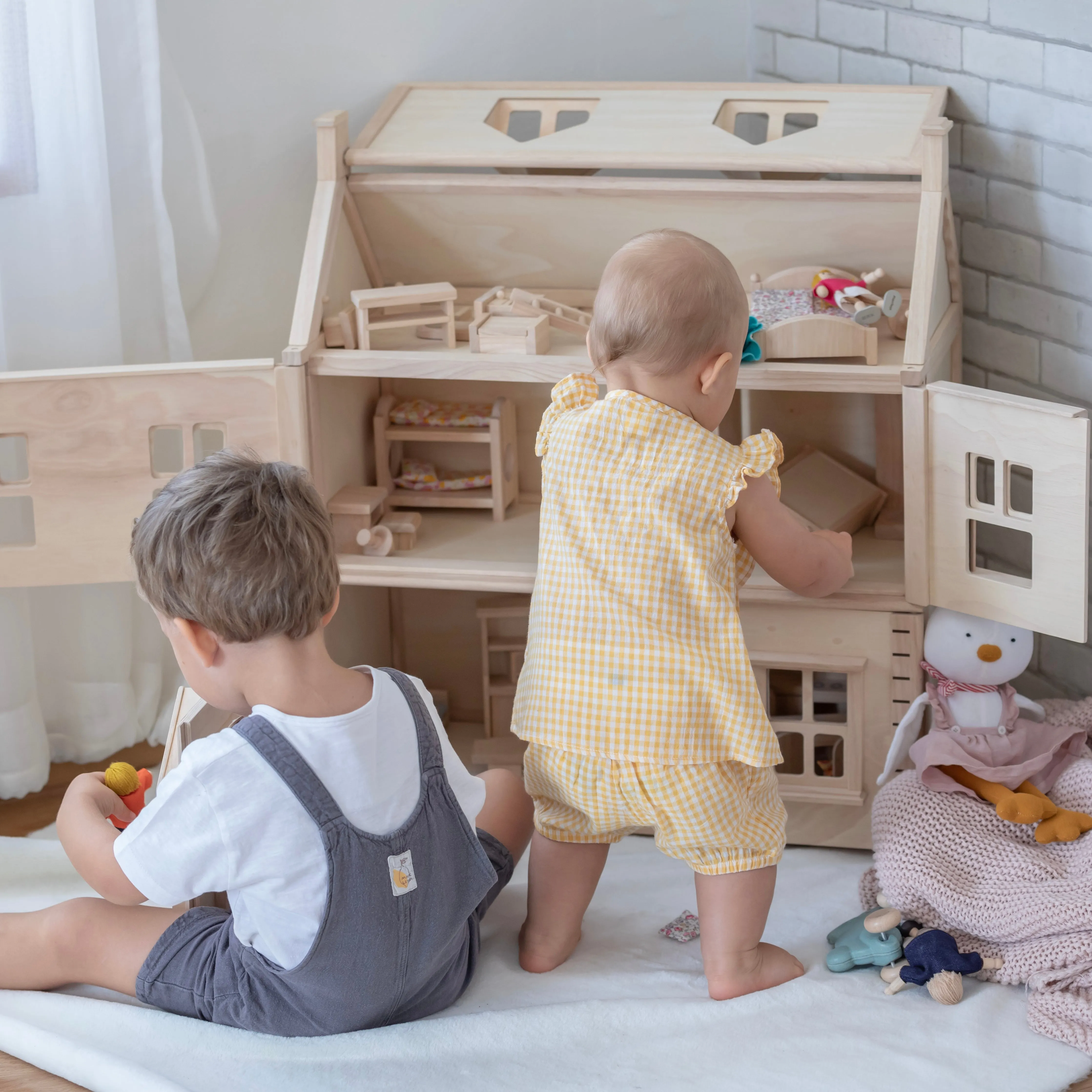 PlanToys Victorian Dollhouse