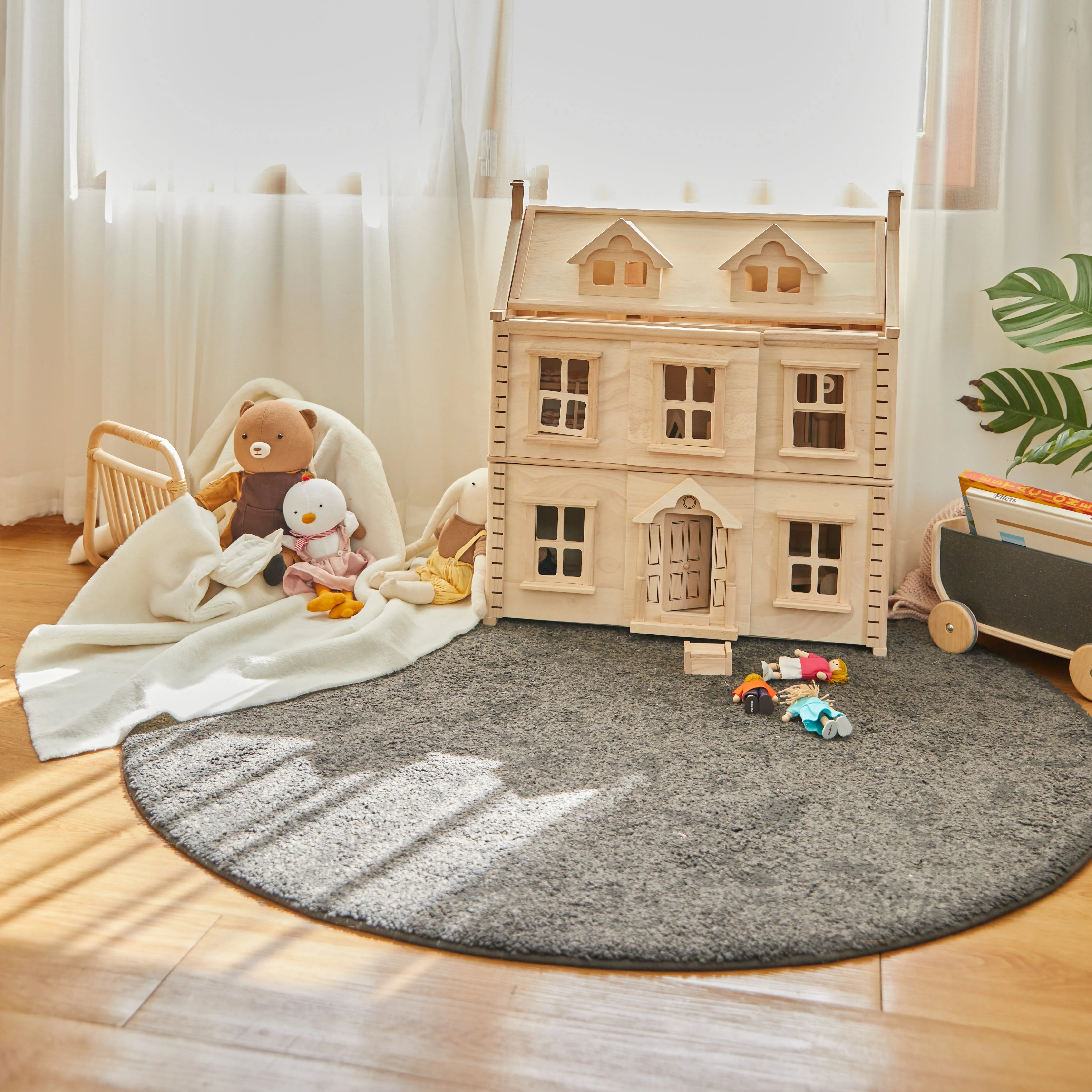 PlanToys Victorian Dollhouse