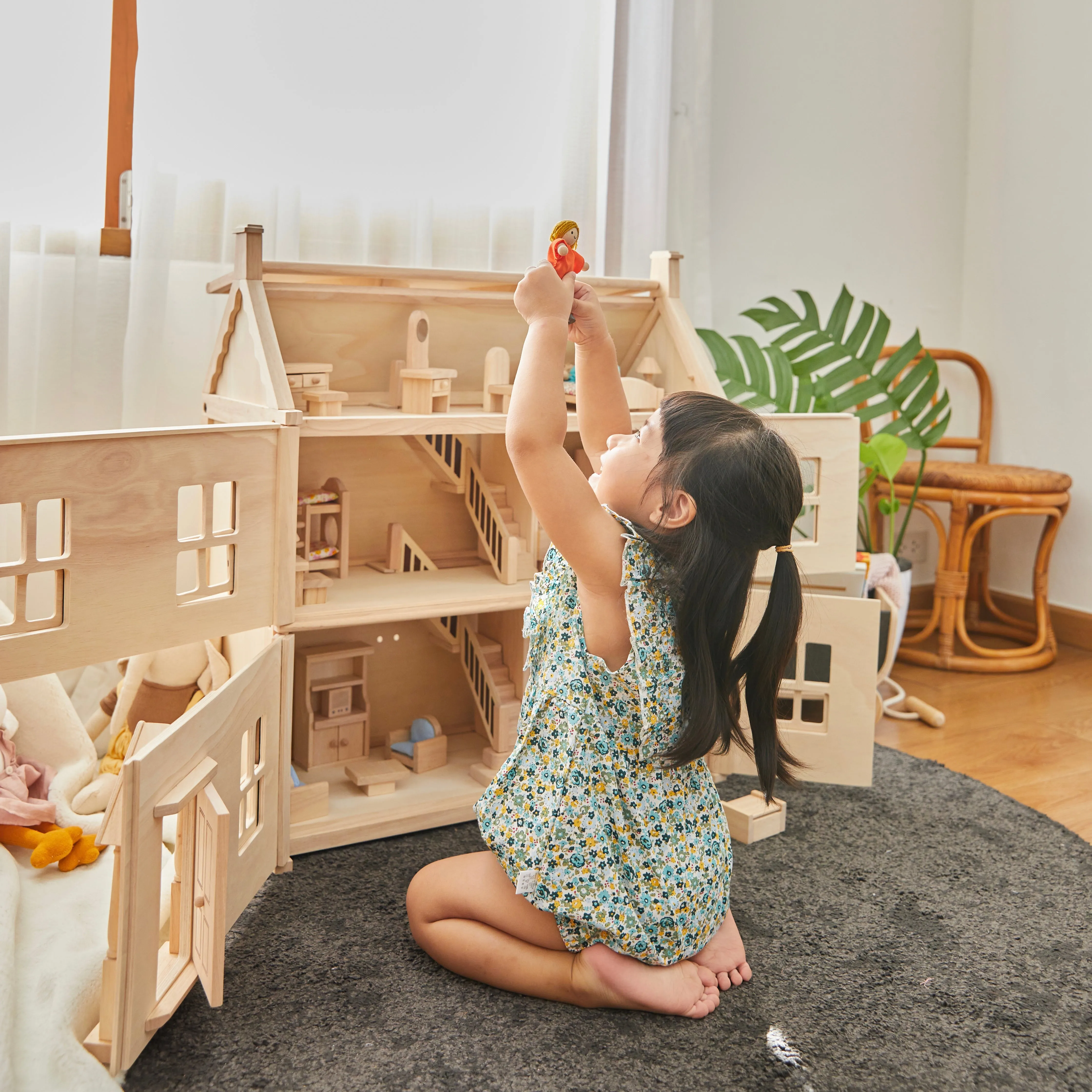 PlanToys Victorian Dollhouse
