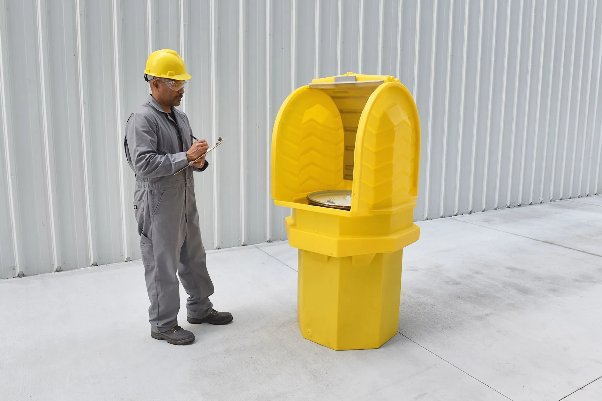 Ultra - Hard Top 1 Drum Plus Spill Pallet, Drain