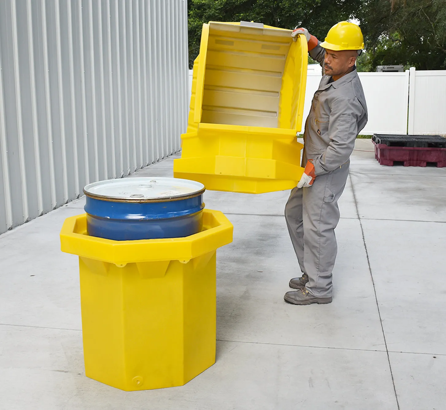 Ultra - Hard Top 1 Drum Plus Spill Pallet, Drain